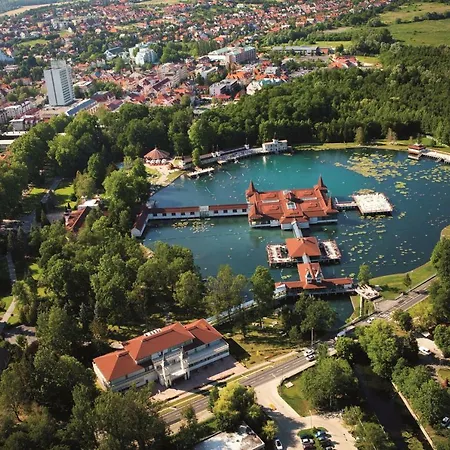 Nexus Апартаменты 4*